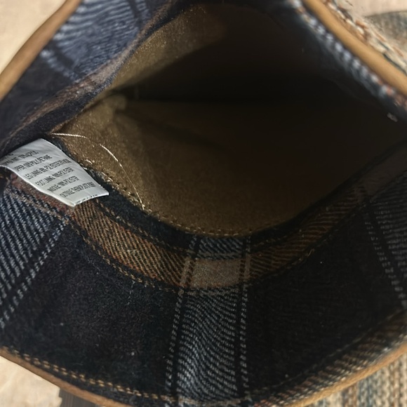 Size 8 boots - Picture 10 of 12